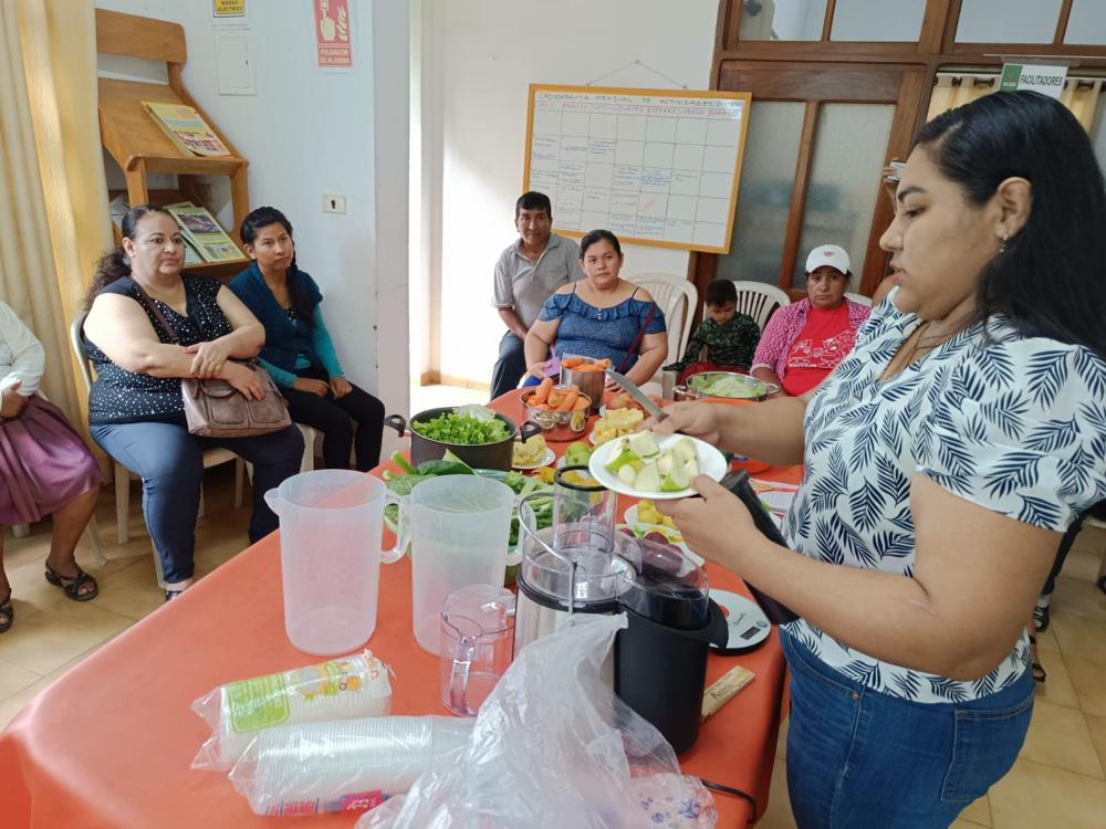 INCADE impulsa la elaboración de jugos verdes y snacks saludables