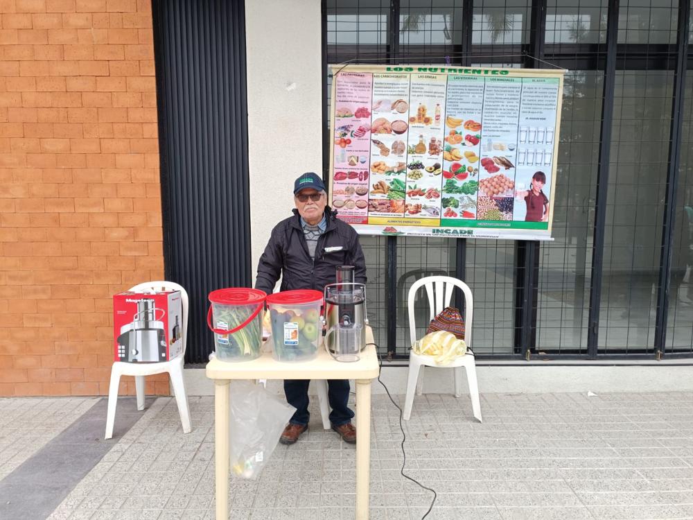 El jugo verde estuvo presente en la 3ra Feria de la Comida Sana y Saludable del Distrito 4