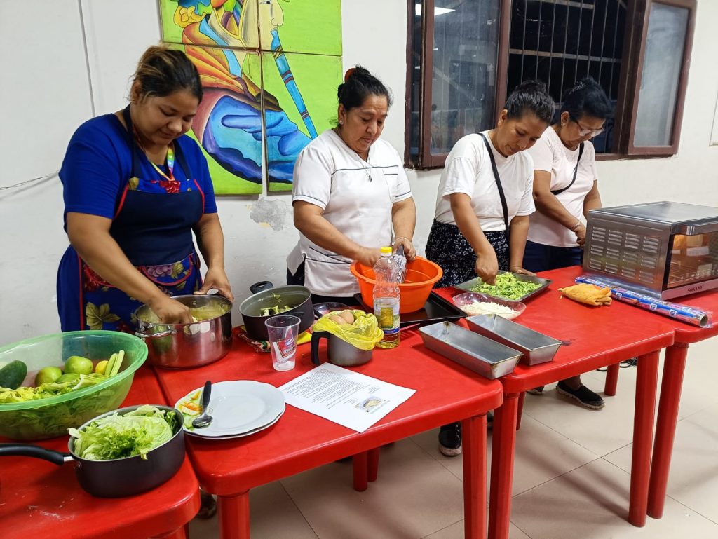 Capacitación en Preparaciones Saludables para Responsables de Kioscos Escolares en Montero